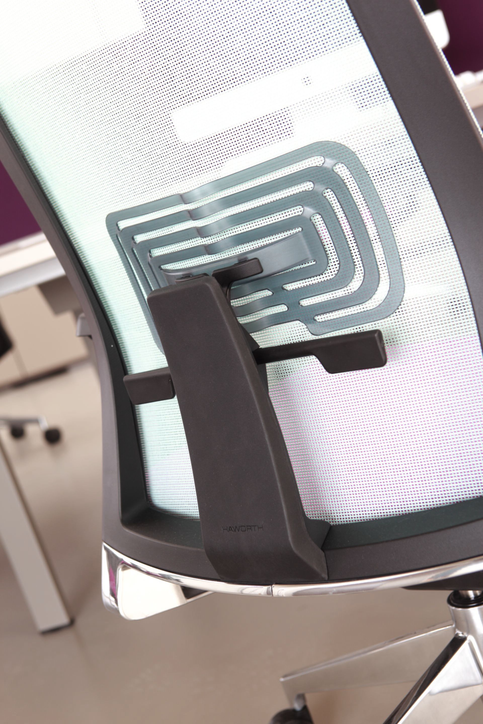 Тканевый поворотный мягкий операционный стул с колесами Haworth Very ARCH-00125159 - Вид №1