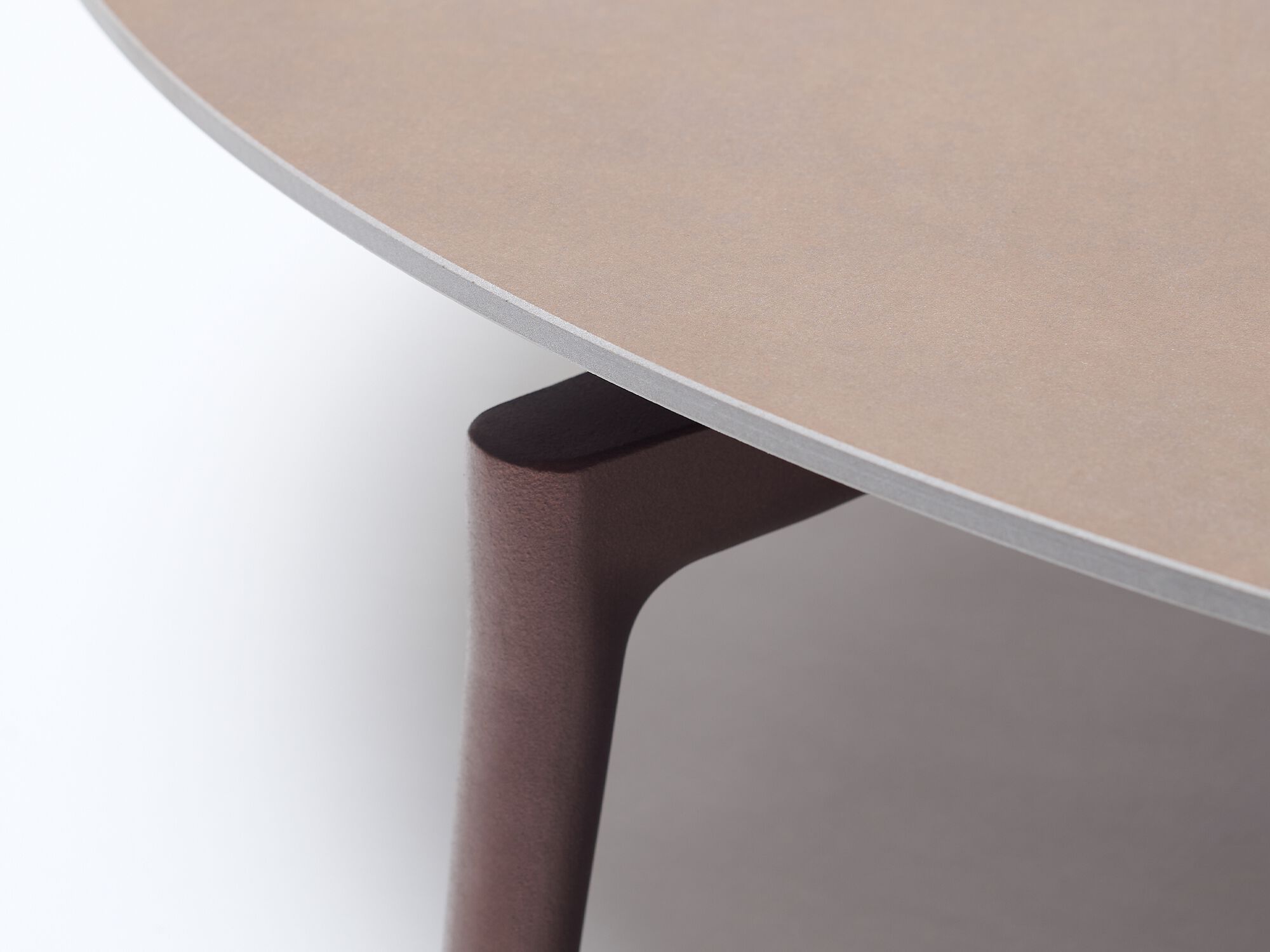 Окрашенный алюминиевый круглый низкий стол с керамогранитной столешницей FAST Aikana ARCH-00058222 - Вид №2