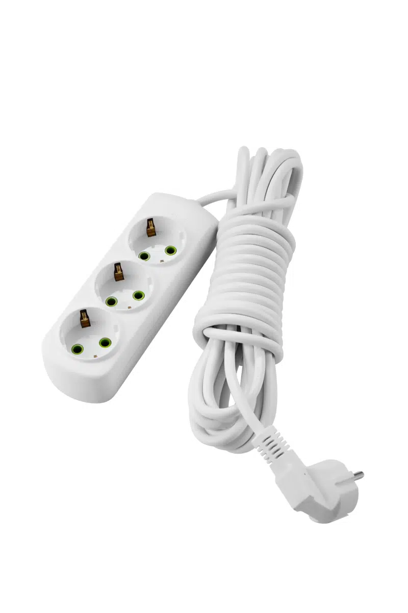 LETITIA Удлинитель с заземлением 3 входа 5 метров белый LEZARD 721-0305-301