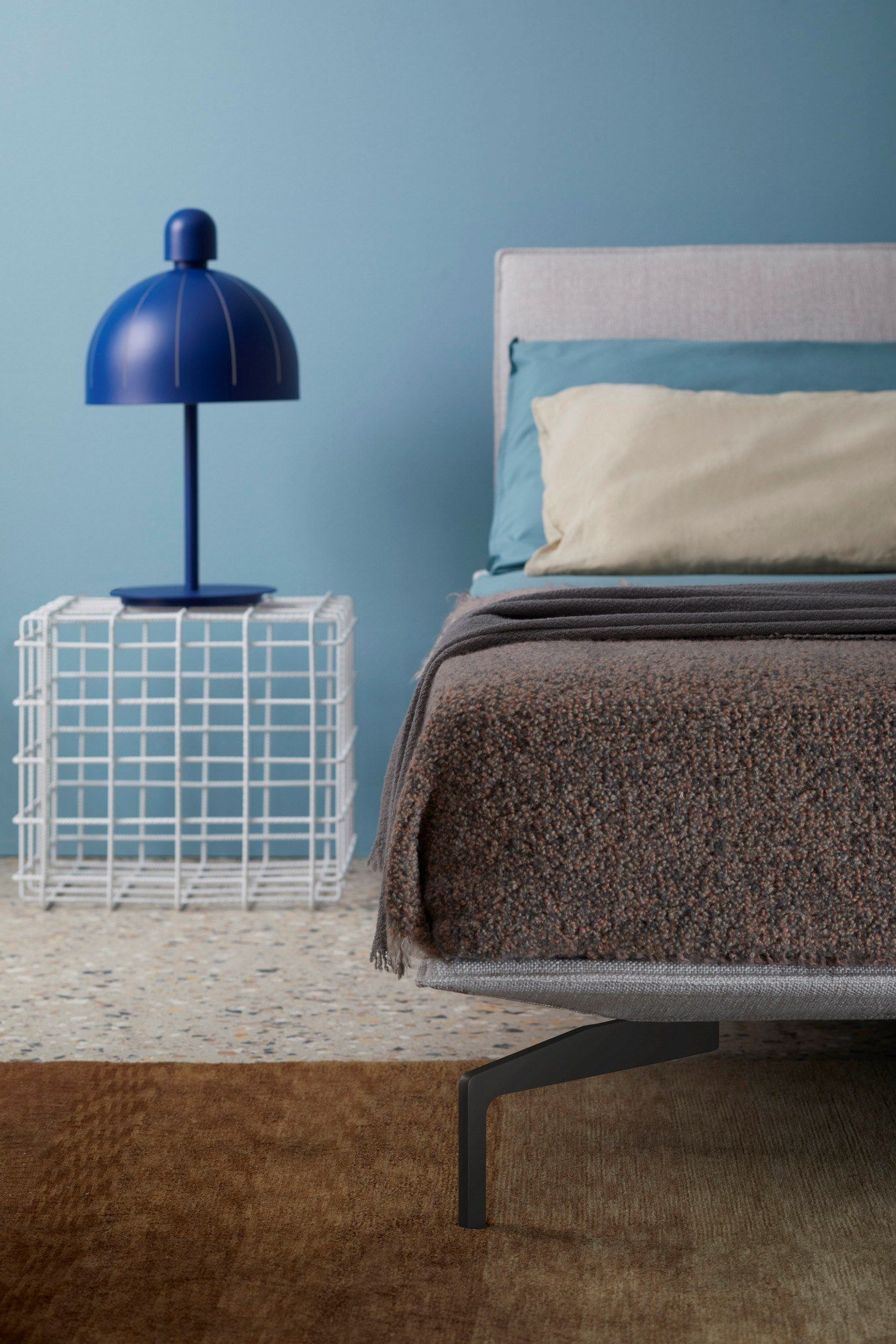 Двуспальная кровать из ткани с мягким изголовьем Saba Italia Avant-Après ARCH-00101821 - Вид №5