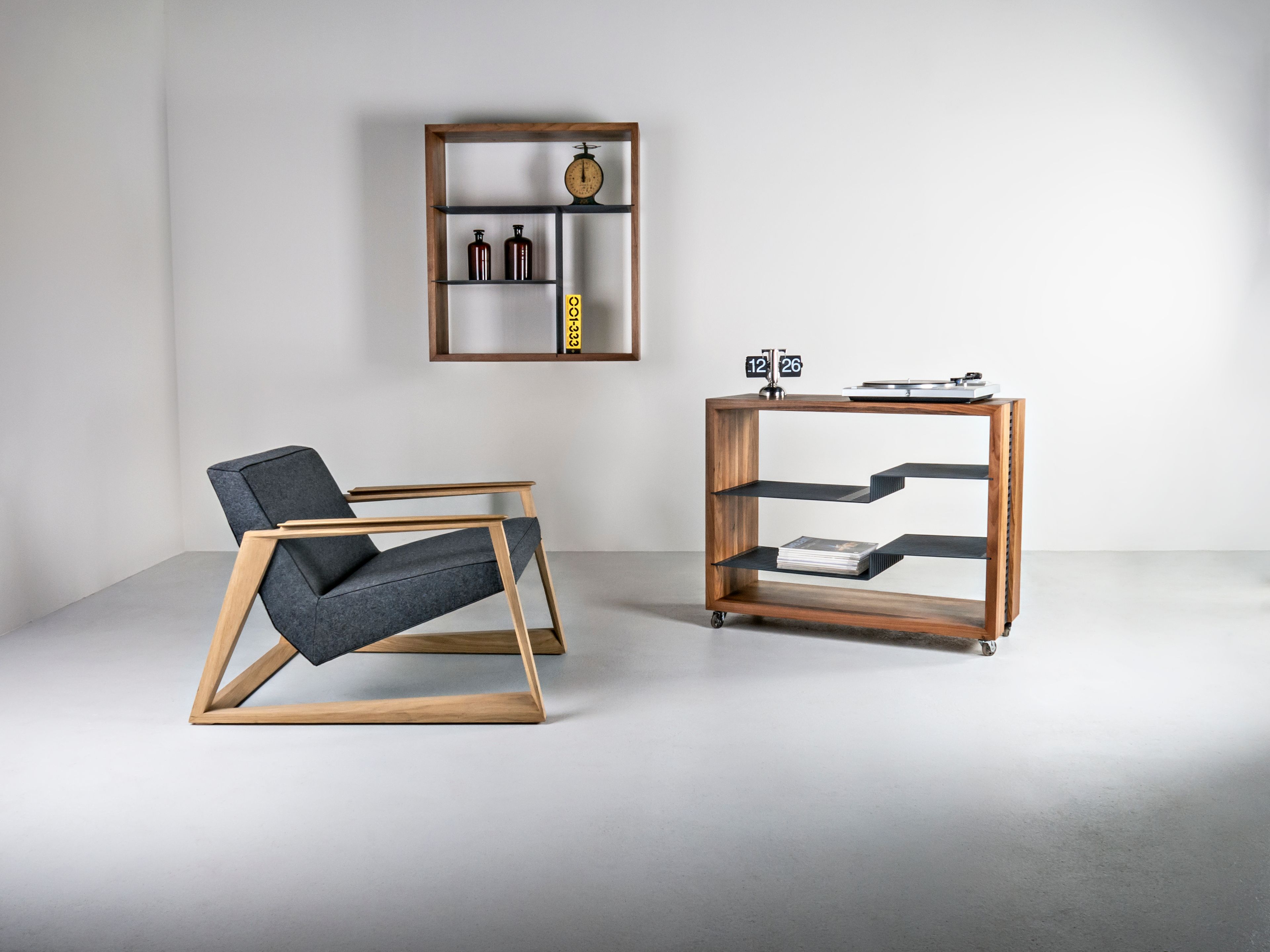 ТВ шкаф из массива дерева с колесами HOOKL und STOOL Polyline ARCH-00110075 - Вид №2