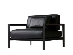 Кожаное кресло с подлокотниками