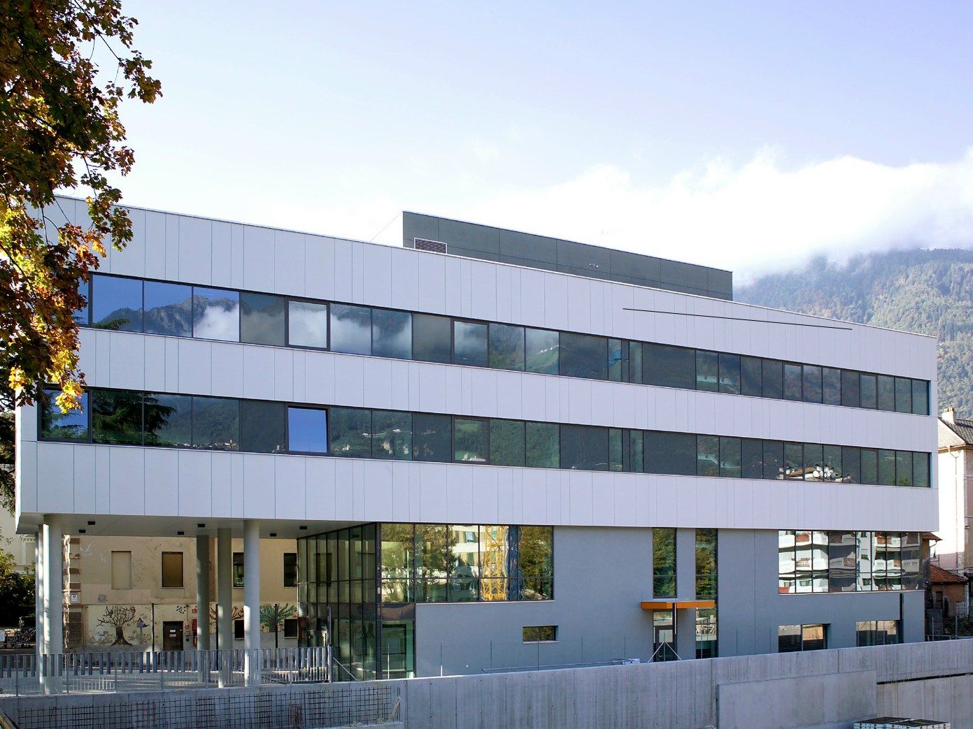 Фасадные и кровельные панели из армированного волокном бетона SWISSPEARL Swisspearl® ARCH-00046860 - Вид №27