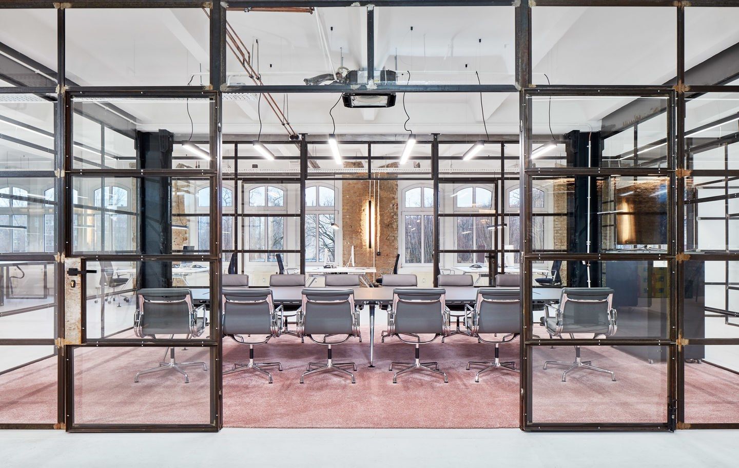 Кожаный стул с подлокотниками VITRA Eames Soft Pad Group ARCH-00088842 - Вид №14