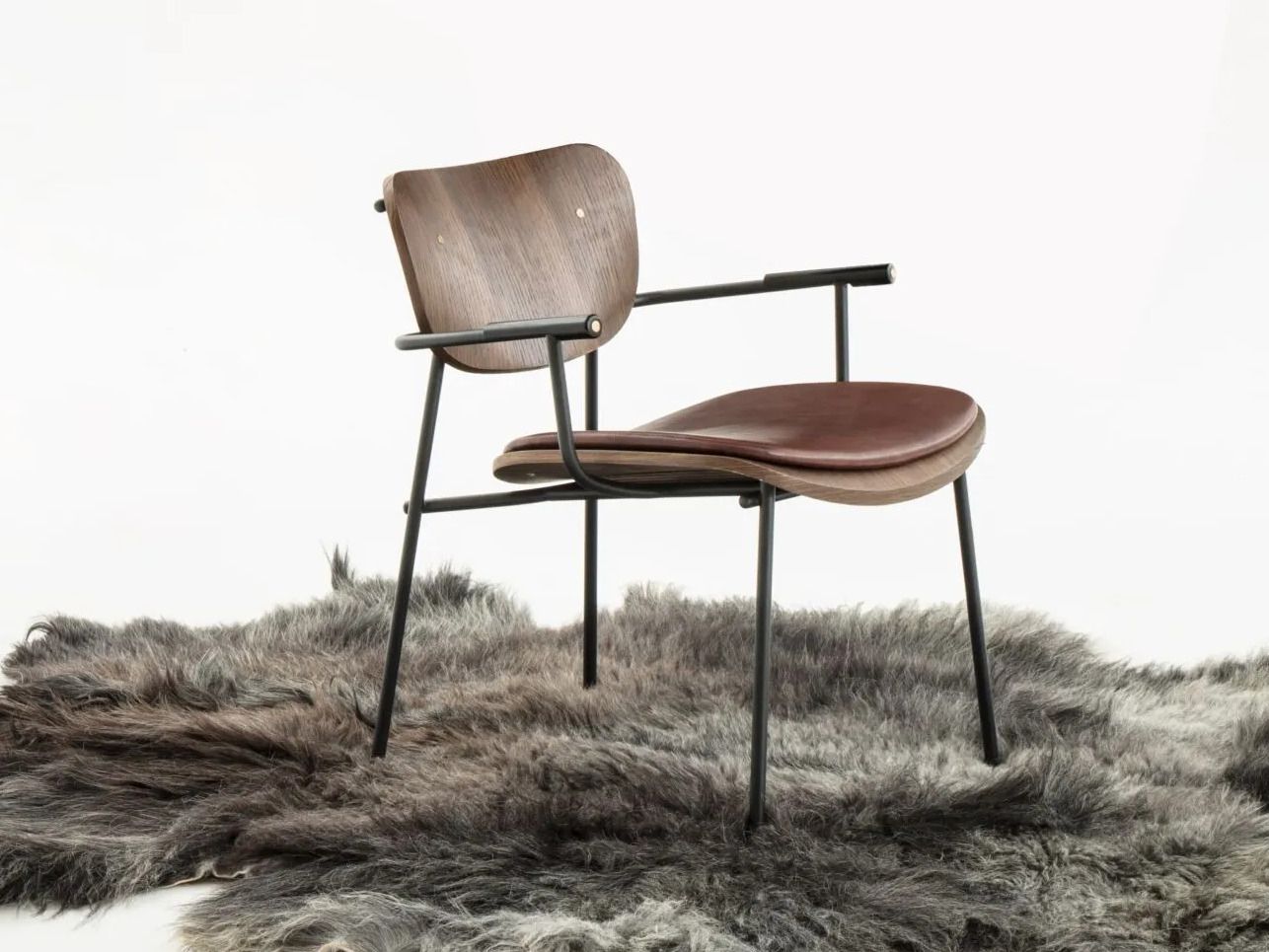 Деревянный стул с подлокотниками KVN Design Furniture Nomadic ARCH-00116613