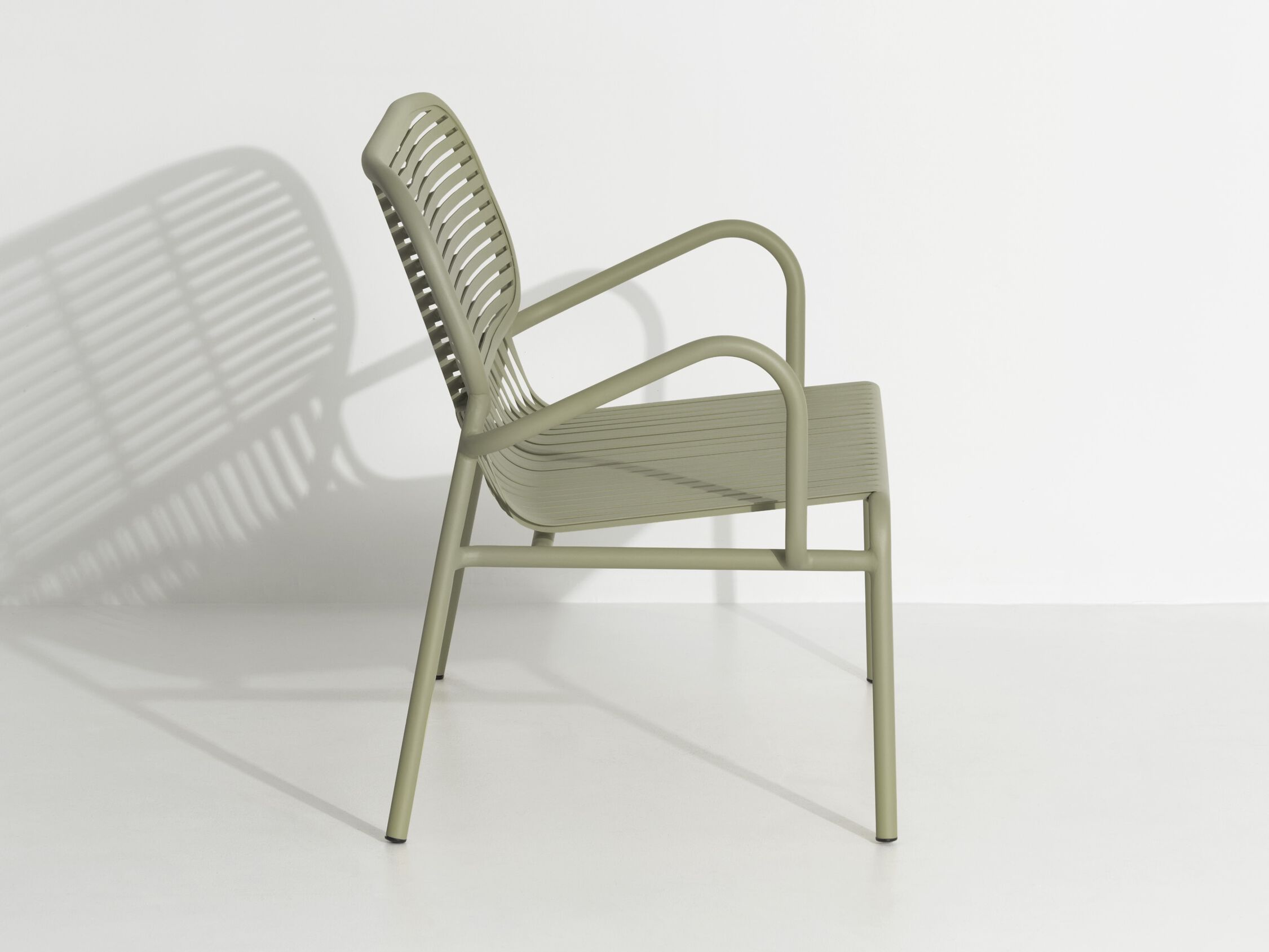 Алюминиевая садовая скамейка с порошковым покрытием с подлокотниками Petite Friture выходные ARCH-00120153 - Вид №2