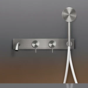Настенных 2 смесителей, установленных для ванной с носиком L. Максимум. 185 мм и круглый ручной душ диаметром 80 м т  MIL86H CEADESIGN