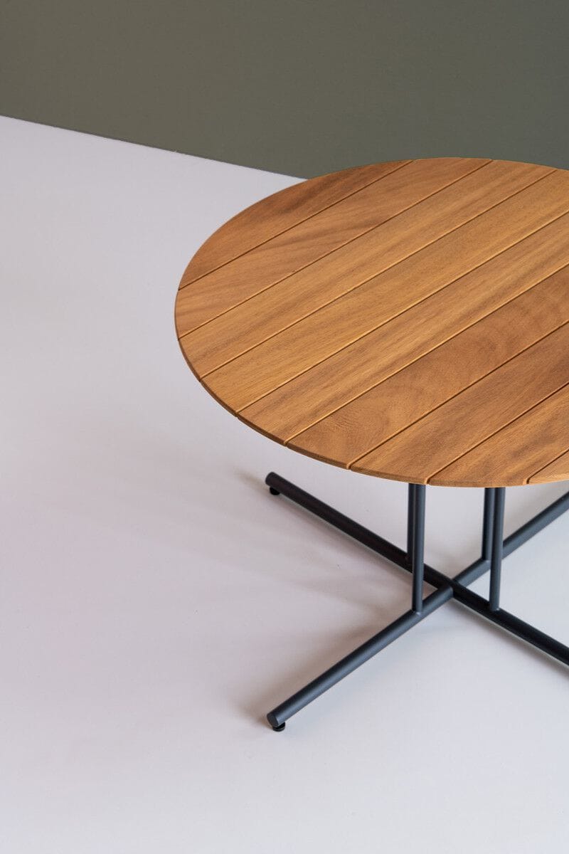 Круглый садовый журнальный столик из ироко и металла Potocco Graphic ARCH-00086409 - Вид №2