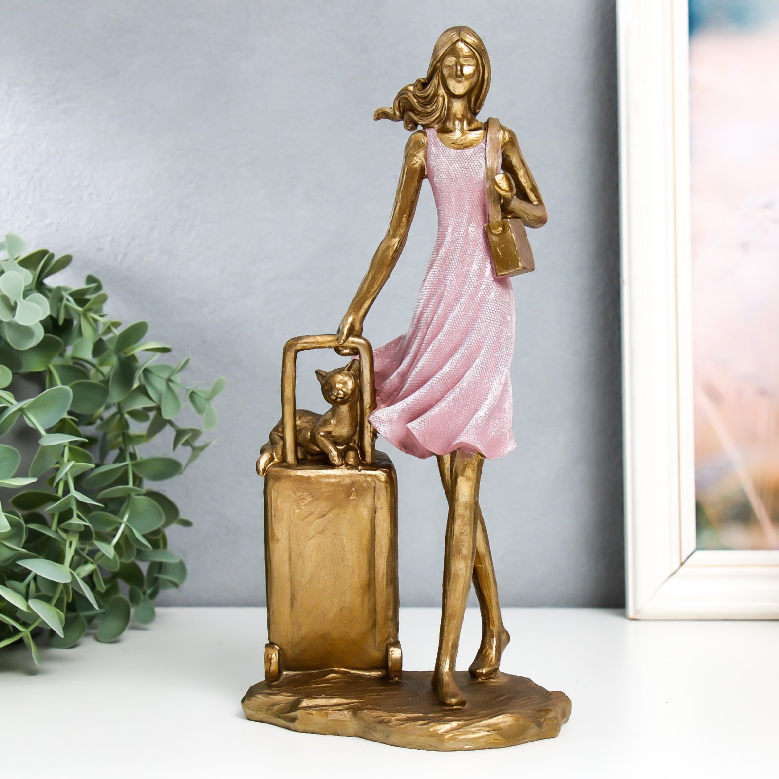 90960484 Сувенир интерьерный "Девушка в розовом платье с чемоданом и котом" 10х12.5х25.5 см STLM-0428195 SIMALAND