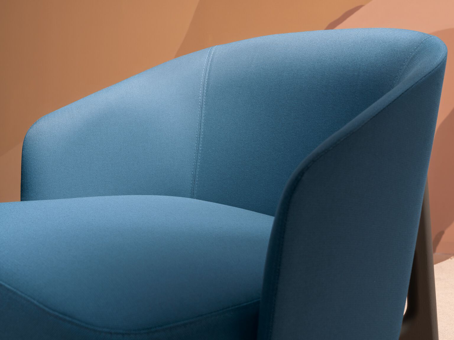 Тканевое кресло с подлокотниками Very Wood Egadi ARCH-00088922 - Вид №3