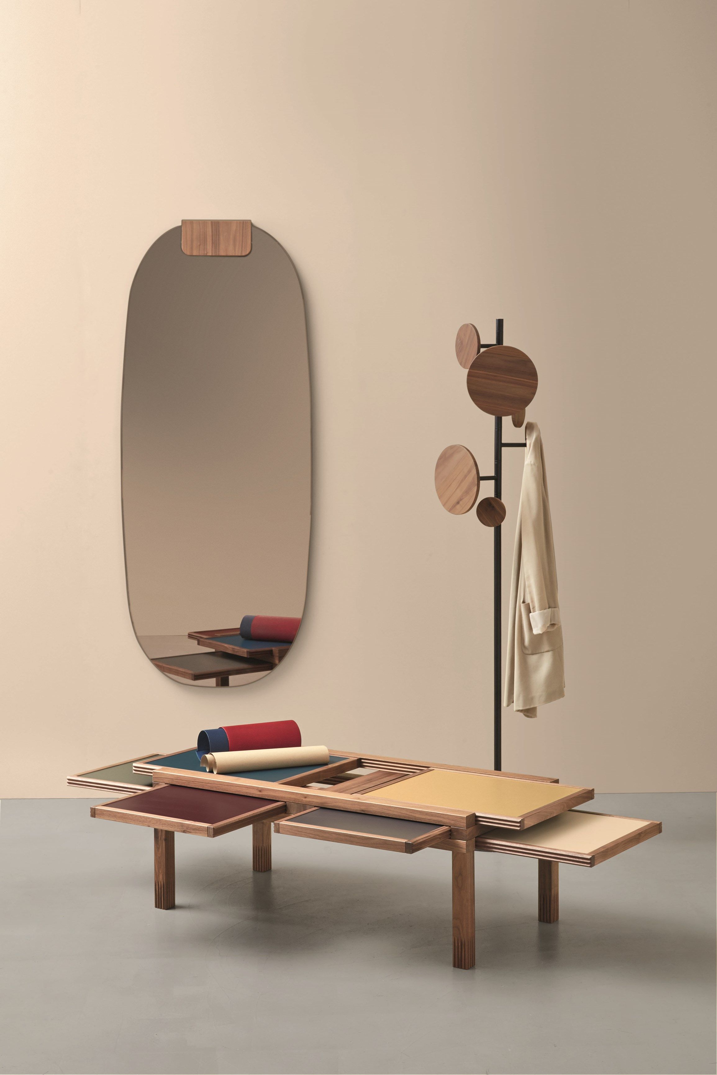 Низкий журнальный столик из массива дерева SCULPTURES JEUX Alternive ARCH-00143510 - Вид №1