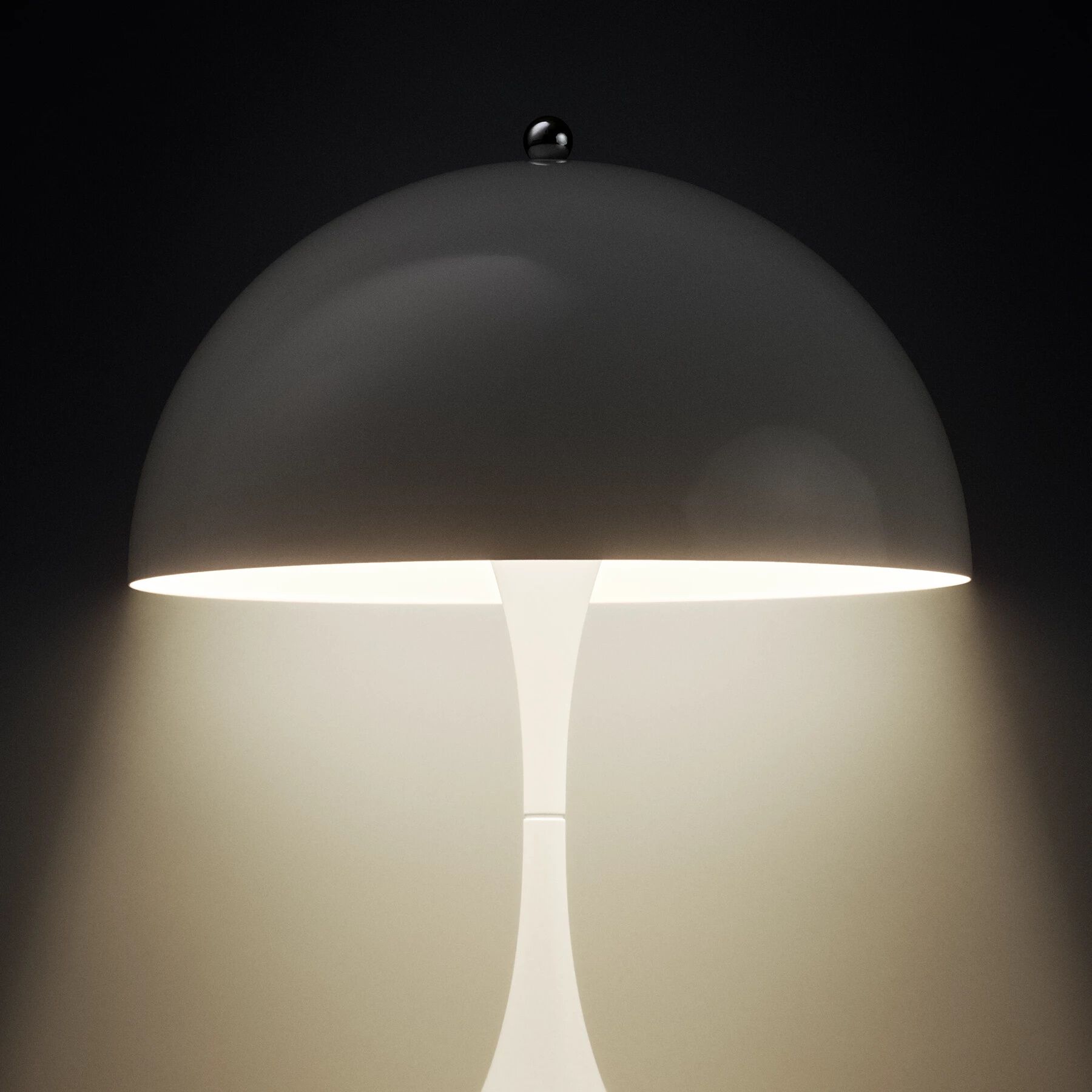 Аккумуляторная металлическая светодиодная настольная лампа Louis Poulsen Panthella ARCH-00036311 - Вид №3