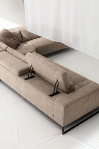 Тканевый диван с подголовником