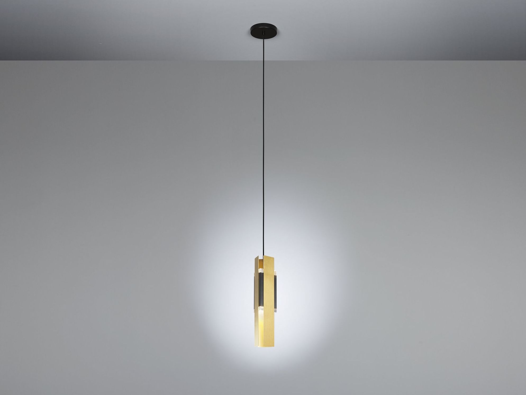 Матовый латунный светодиодный подвесной светильник Tooy Экскалибур ARCH-00065117