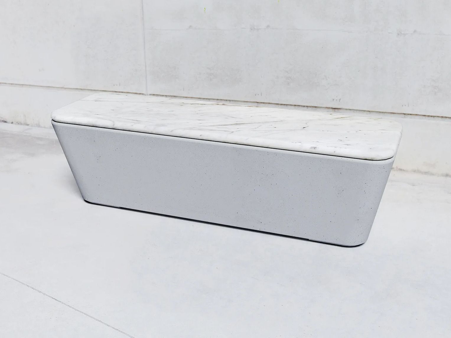 Скамейка без спинки из бетона и камня SIT Smooth ARCH-00108067