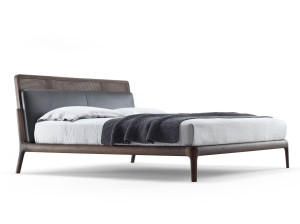 Кровать из массива дерева