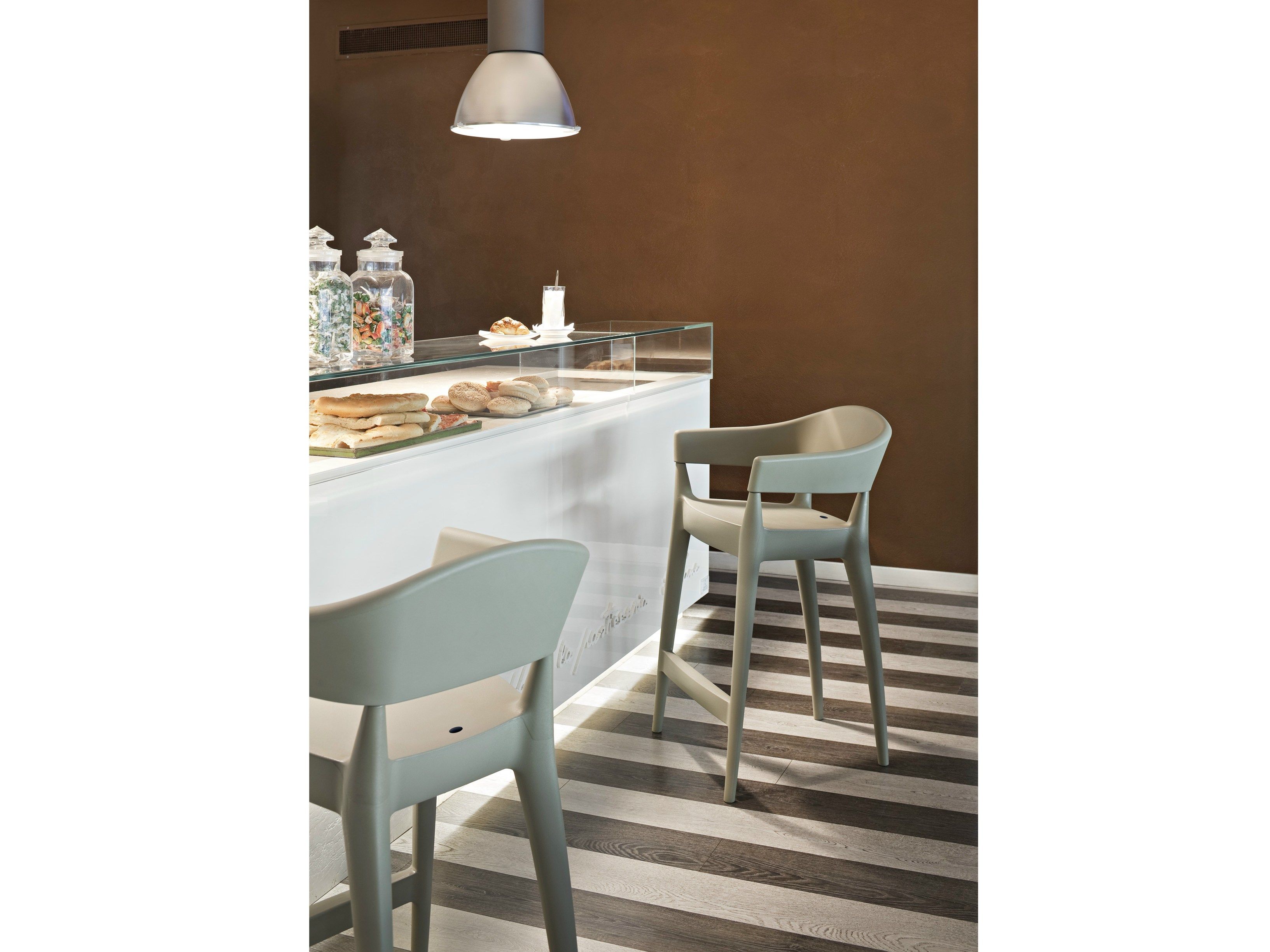 Табурет из полиэтилена ALMA DESIGN ARCH-00091970 - Вид №4