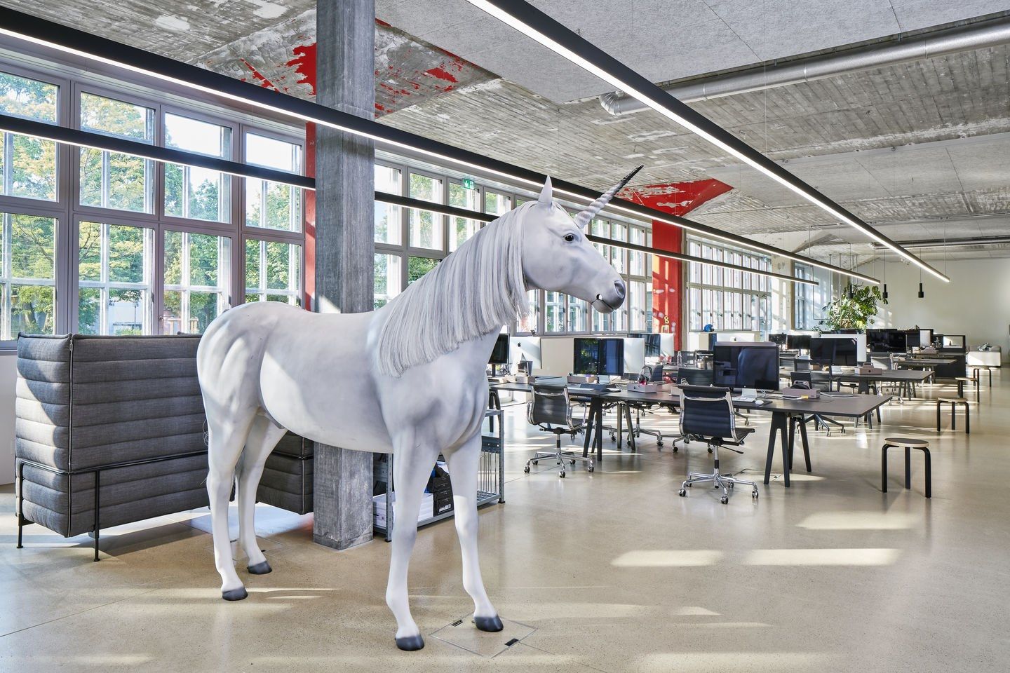 Кожаный поворотный операционный офисный стул с подлокотниками VITRA Eames Aluminium Group ARCH-00077414 - Вид №11