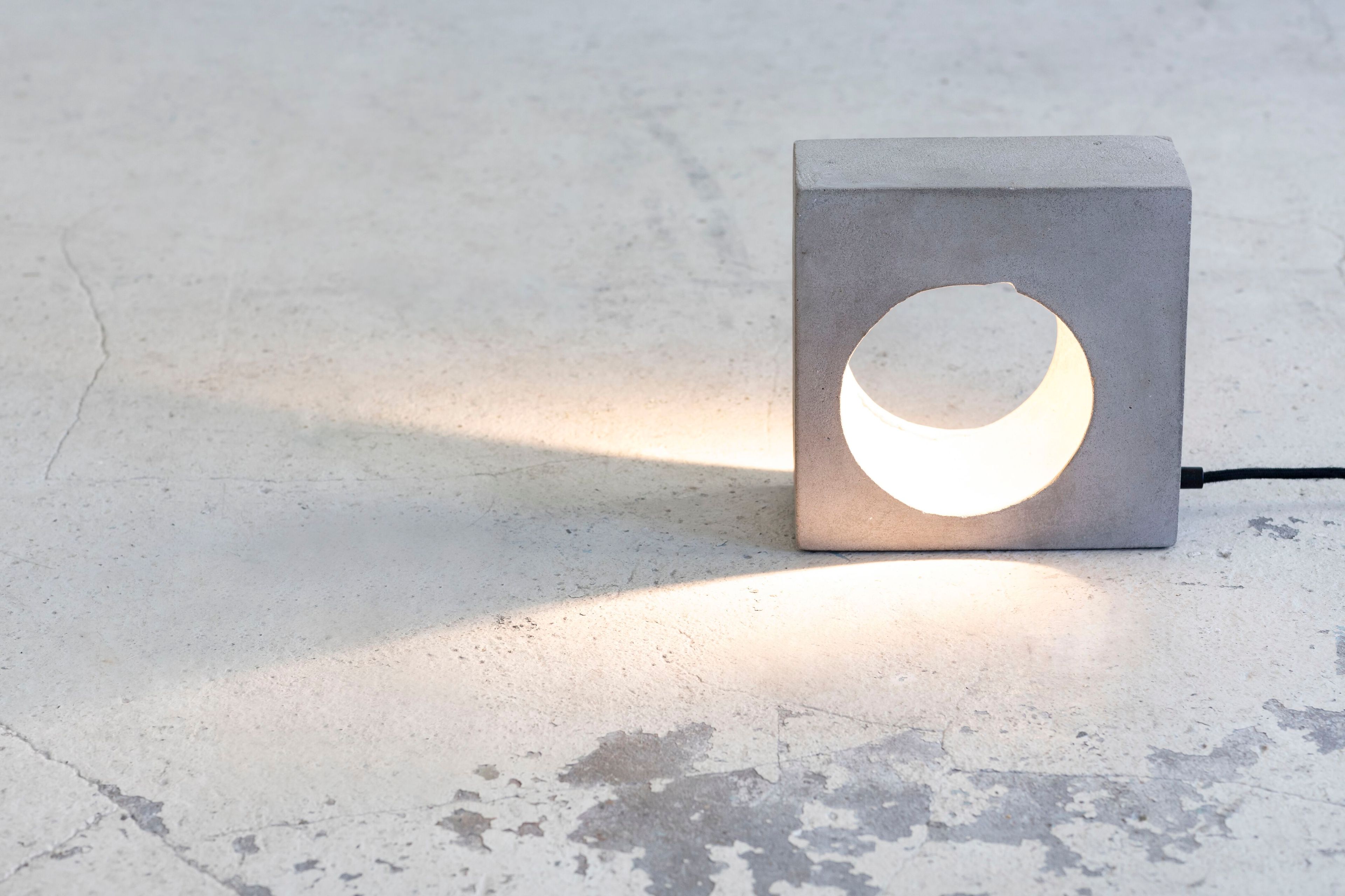 Бетонная светодиодная настольная лампа Serax Освещение от Патрика Пэриса ARCH-00091267 - Вид №2