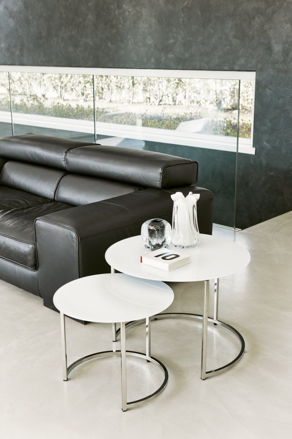 Круглый журнальный столик с окрашенной стеклянной столешницей Pacini & Cappellini Cin Cin ARCH-00027695 - Вид №1