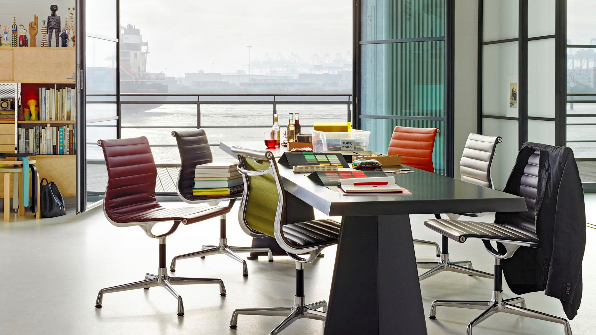 Тканевый стул с подлокотниками VITRA Eames Aluminium Group ARCH-00057694 - Вид №32