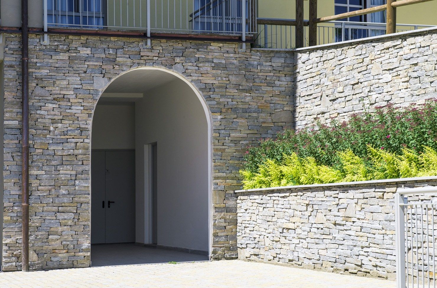 Натуральный каменный элемент для фасада B&B Rivestimenti Naturali камень ARCH-00077336 - Вид №12