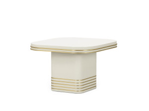 Квадратный стол для сервировки