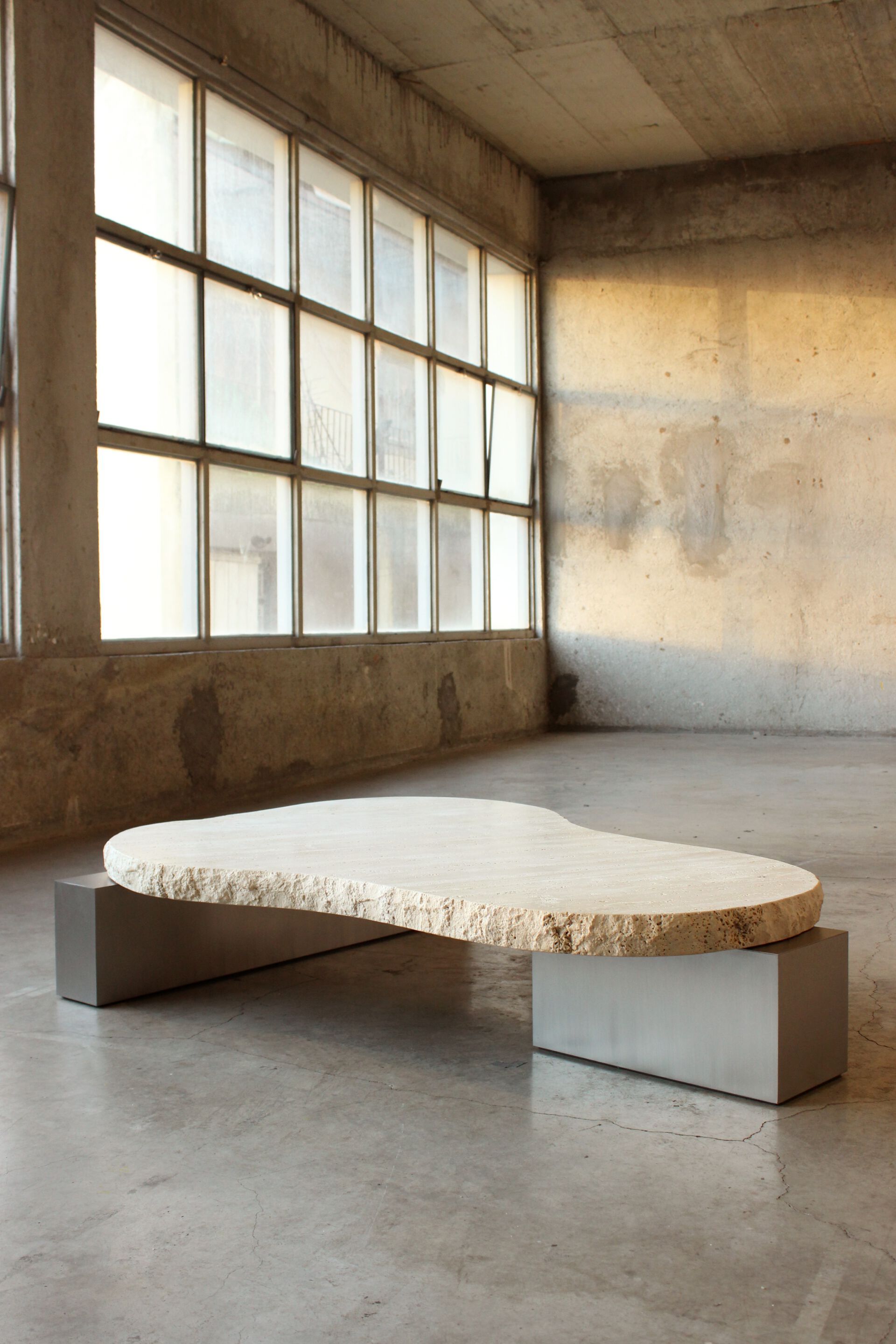 Журнальный столик из травертина для гостиной DOOQ ON THE ROCKS ARCH-00138147 - Вид №7