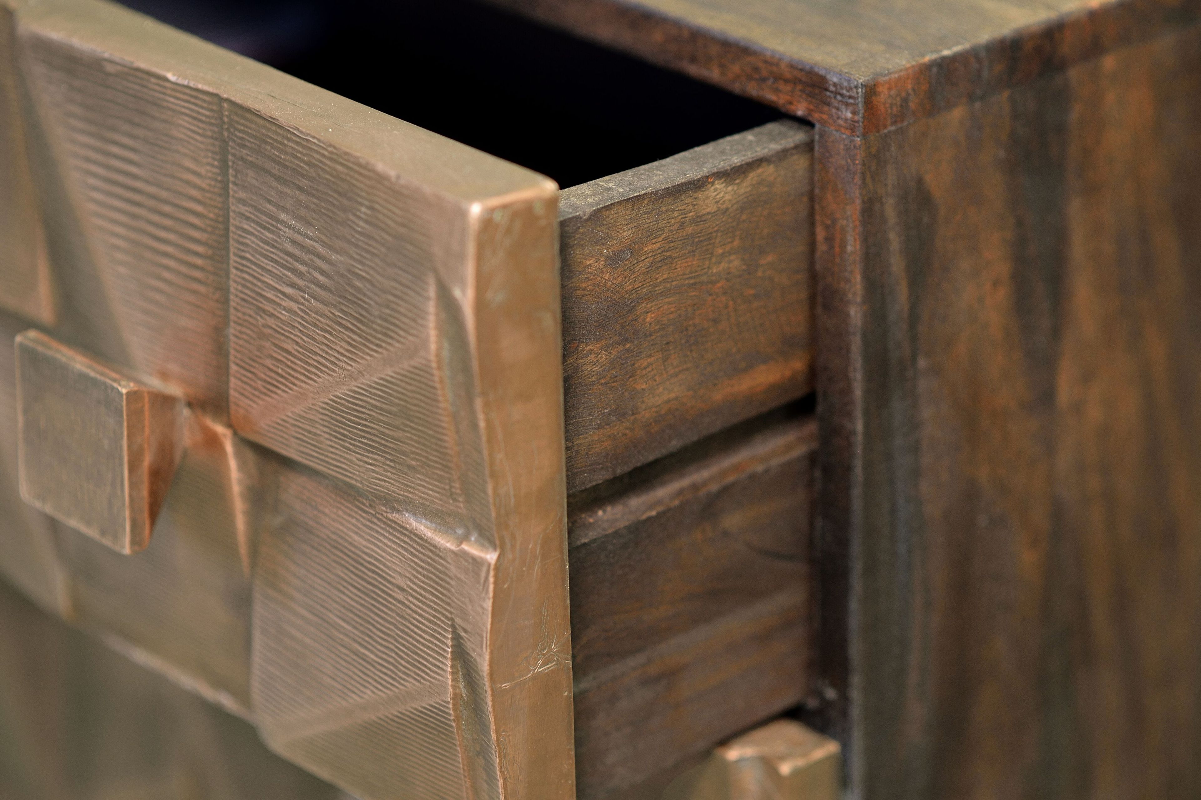 Бронзовый шкаф с распашными дверцами Giner y Colomer Cobre ARCH-00086474 - Вид №1