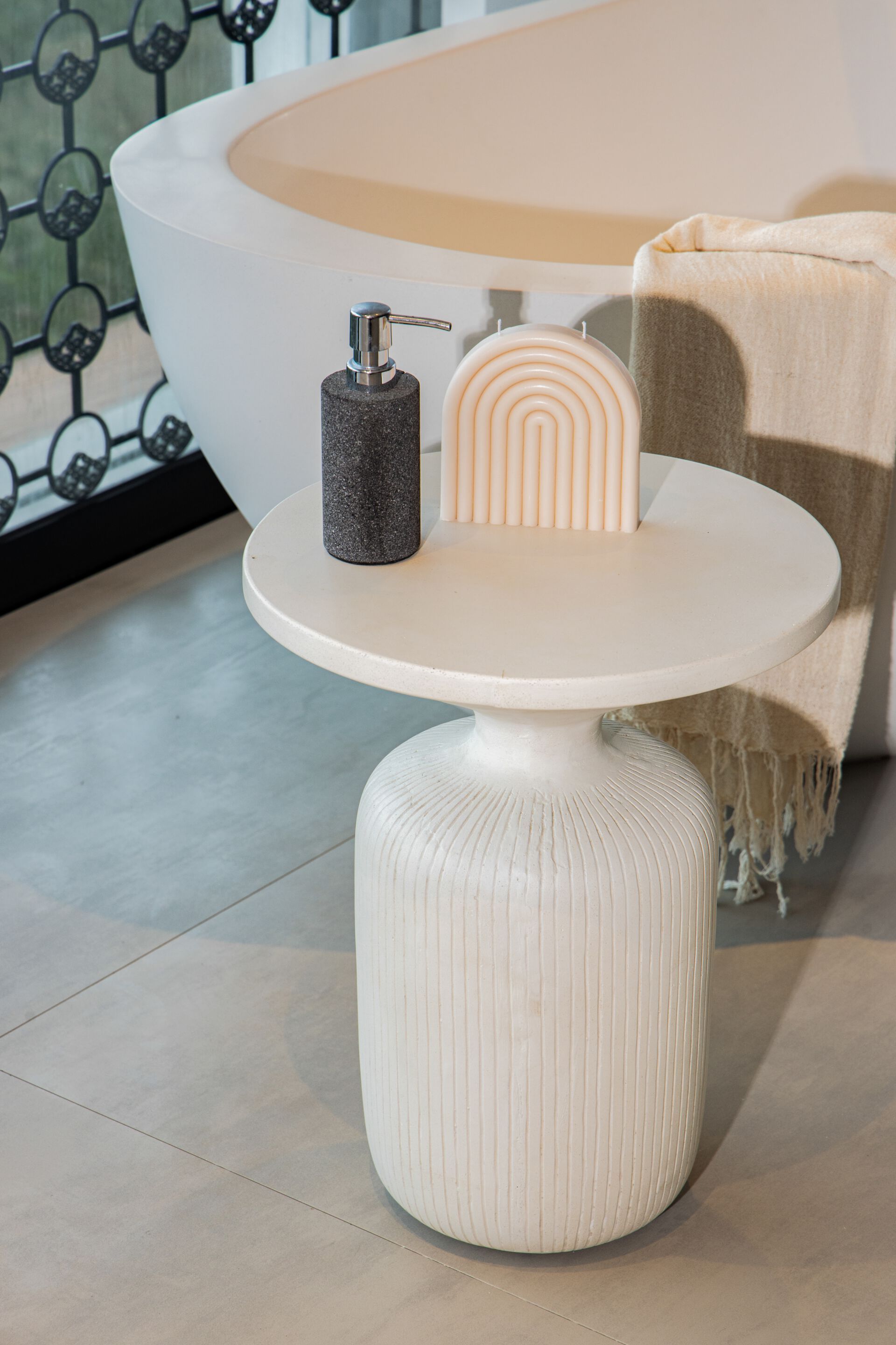 Круглый журнальный столик из волокнистого бетона cbdesign Space ARCH-00108222 - Вид №2