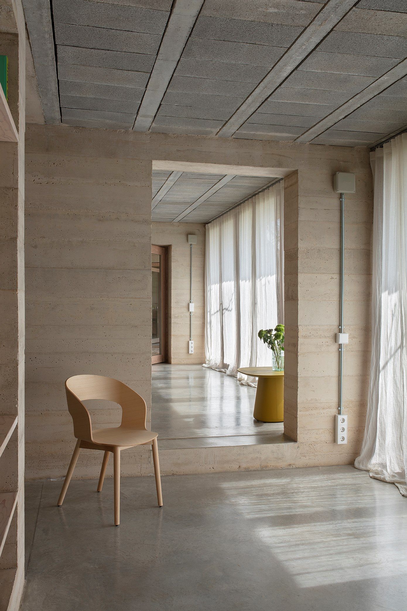 Стул из ясеня с подлокотниками Vergés Goose ARCH-00122147 - Вид №15