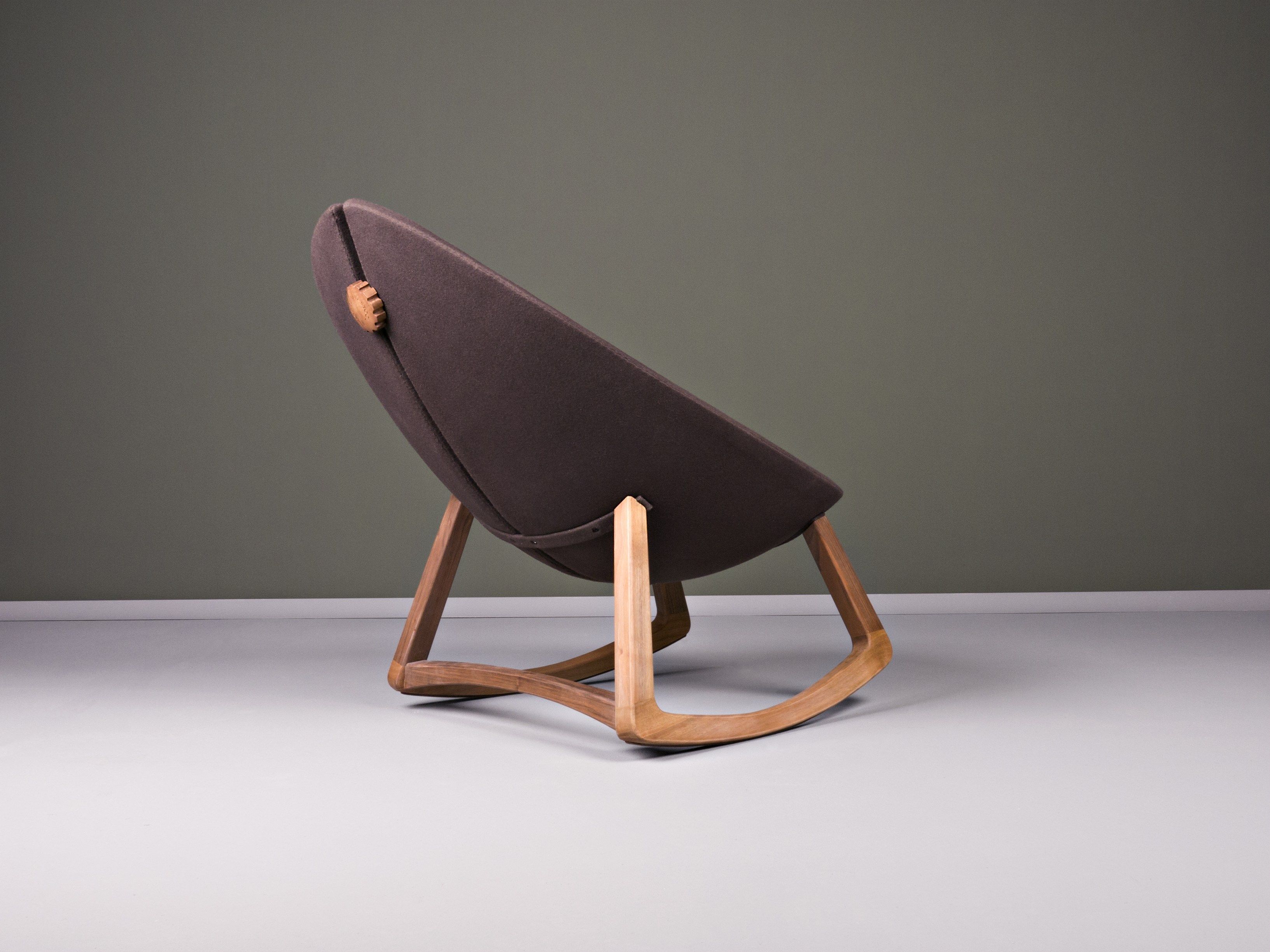 Деревянное кресло-качалка с высокой спинкой HOOKL und STOOL MINAS ARCH-00026578 - Вид №2