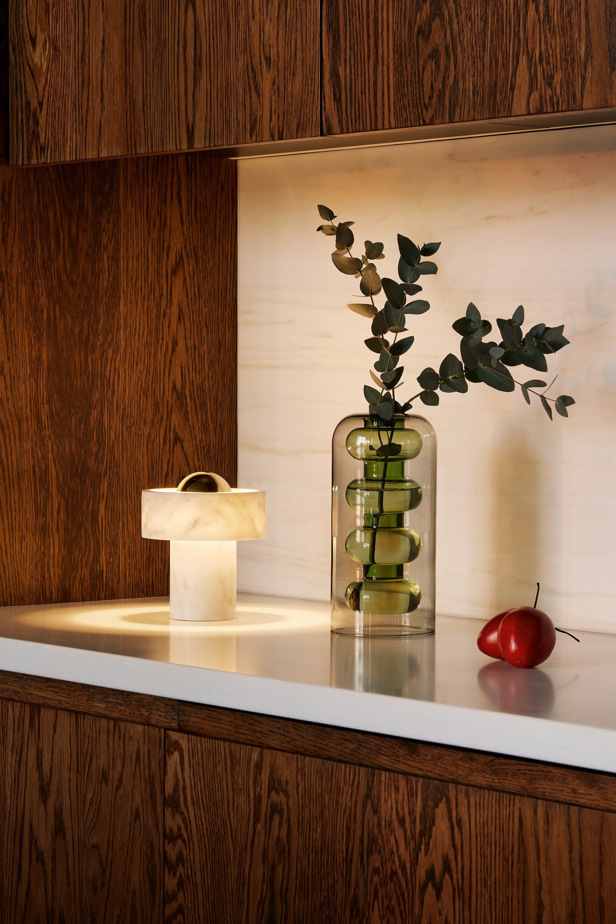 Мраморная настольная лампа с батарейным питанием Tom Dixon Stone ARCH-00060913 - Вид №10