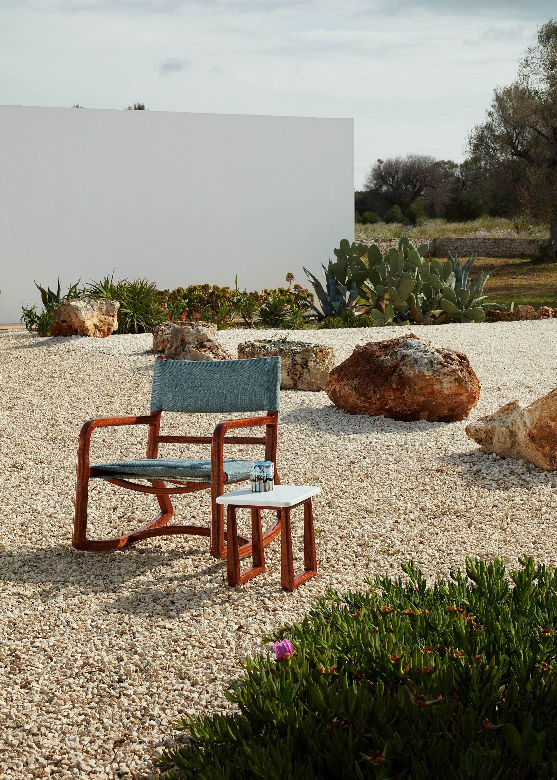 Высокий журнальный столик из красного дерева с мраморным верхом Exteta Loro Piana Interiors, Стулья Delight от Exteta ARCH-00107050 - Вид №12