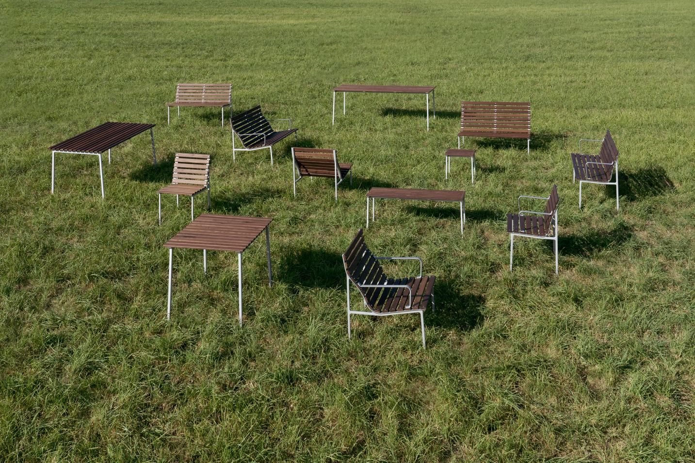 Садовая скамейка из ясеня с подлокотниками и спинкой Hay Траверс ARCH-00090628 - Вид №11