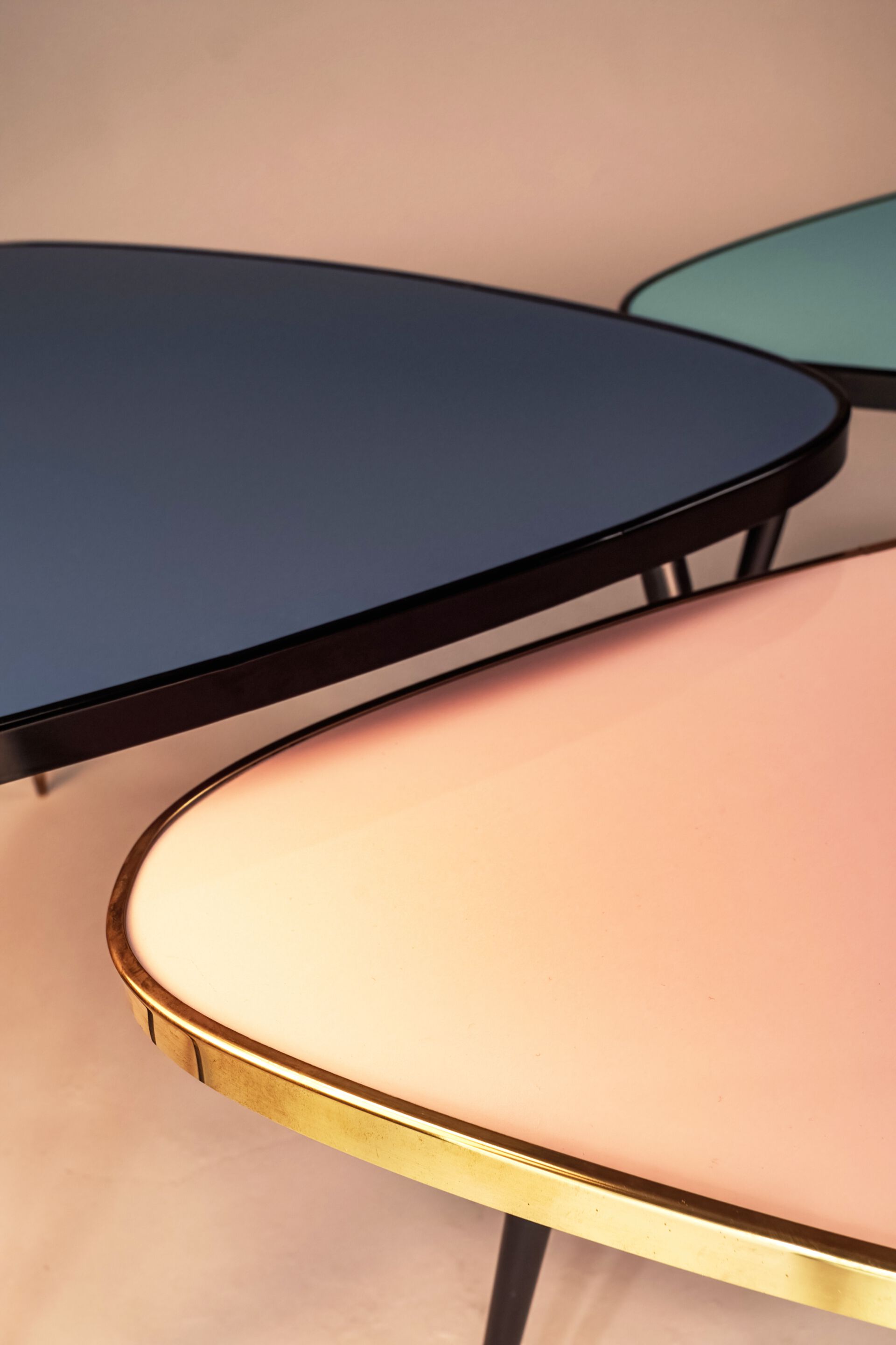 Журнальный столик из ламинированного стекла с полированным латунным профилем Jover+Valls Antique Boutique-Twist ARCH-00039988 - Вид №27