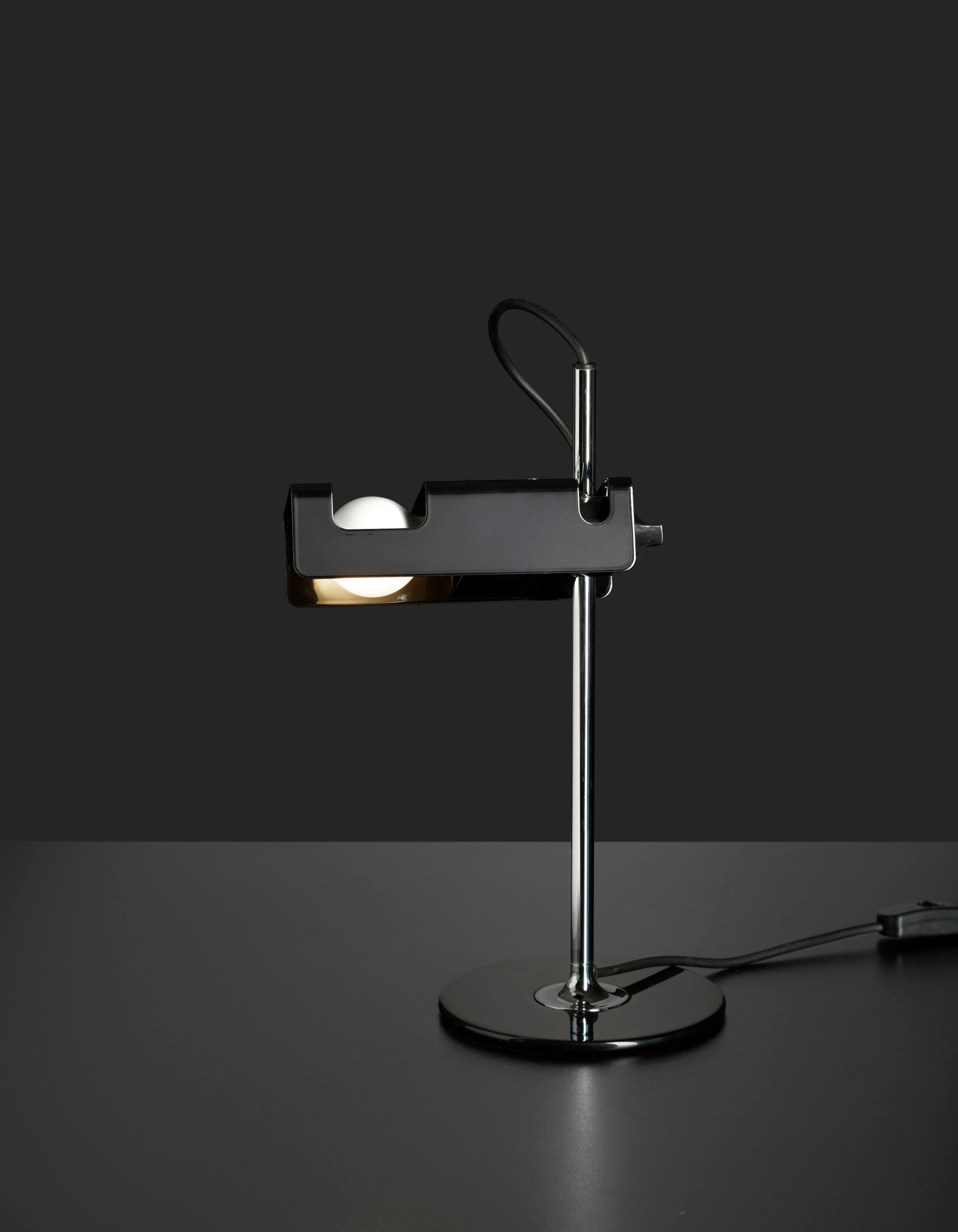 Регулируемая алюминиевая настольная лампа Oluce ARCH-00127131 - Вид №5