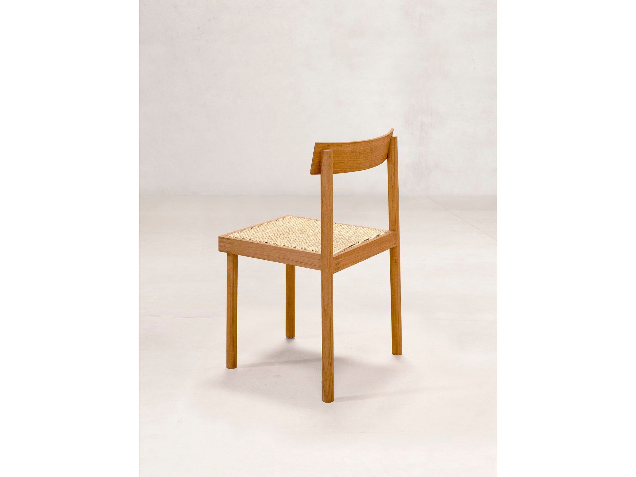 Штабелируемый стул из тикового дерева Phantom Hands Nandi ARCH-00040435