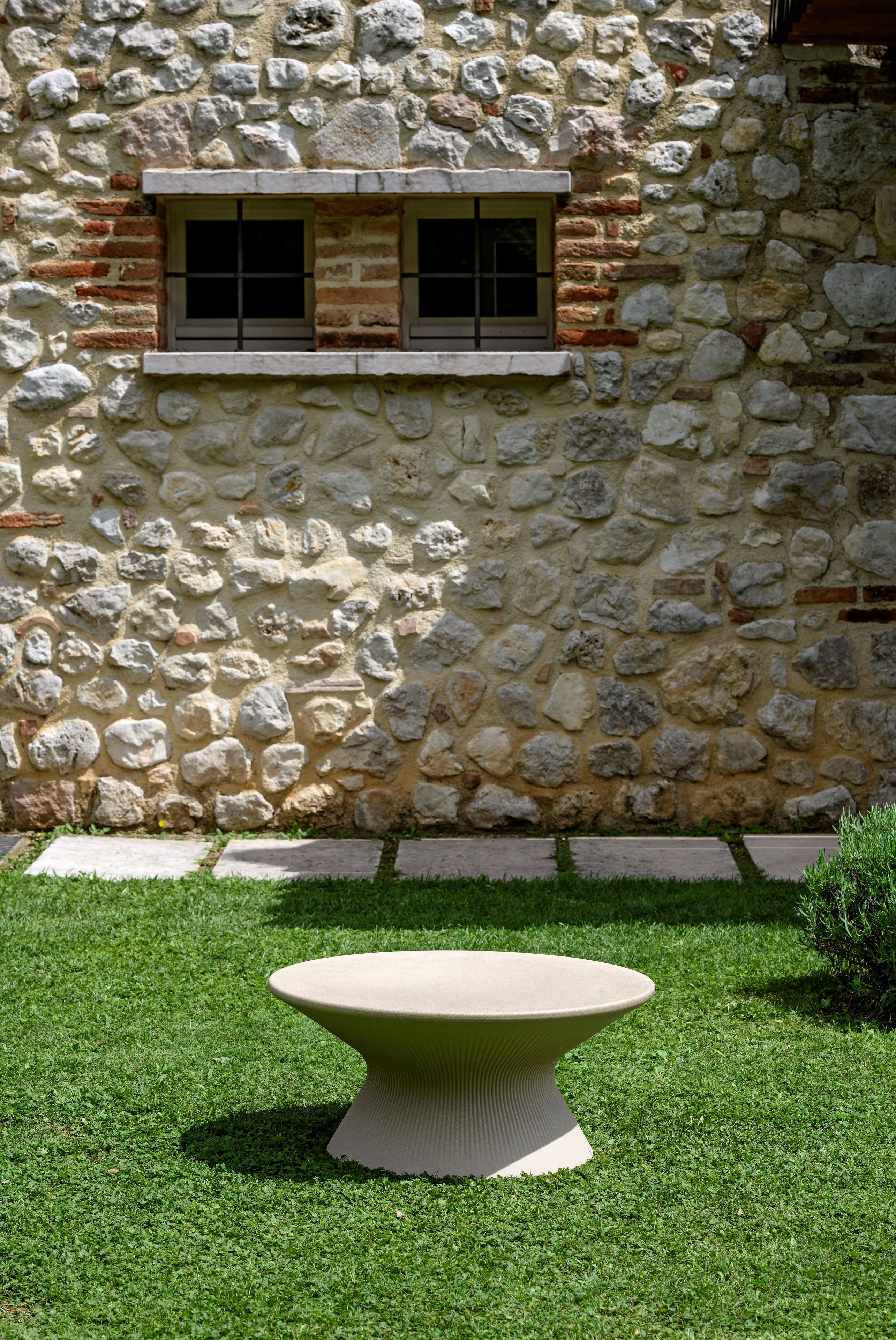 Круглый стол из полиэтилена PLUST Fade ARCH-00022756 - Вид №21