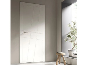 Деревянная распашная дверь с выдвижными петлями