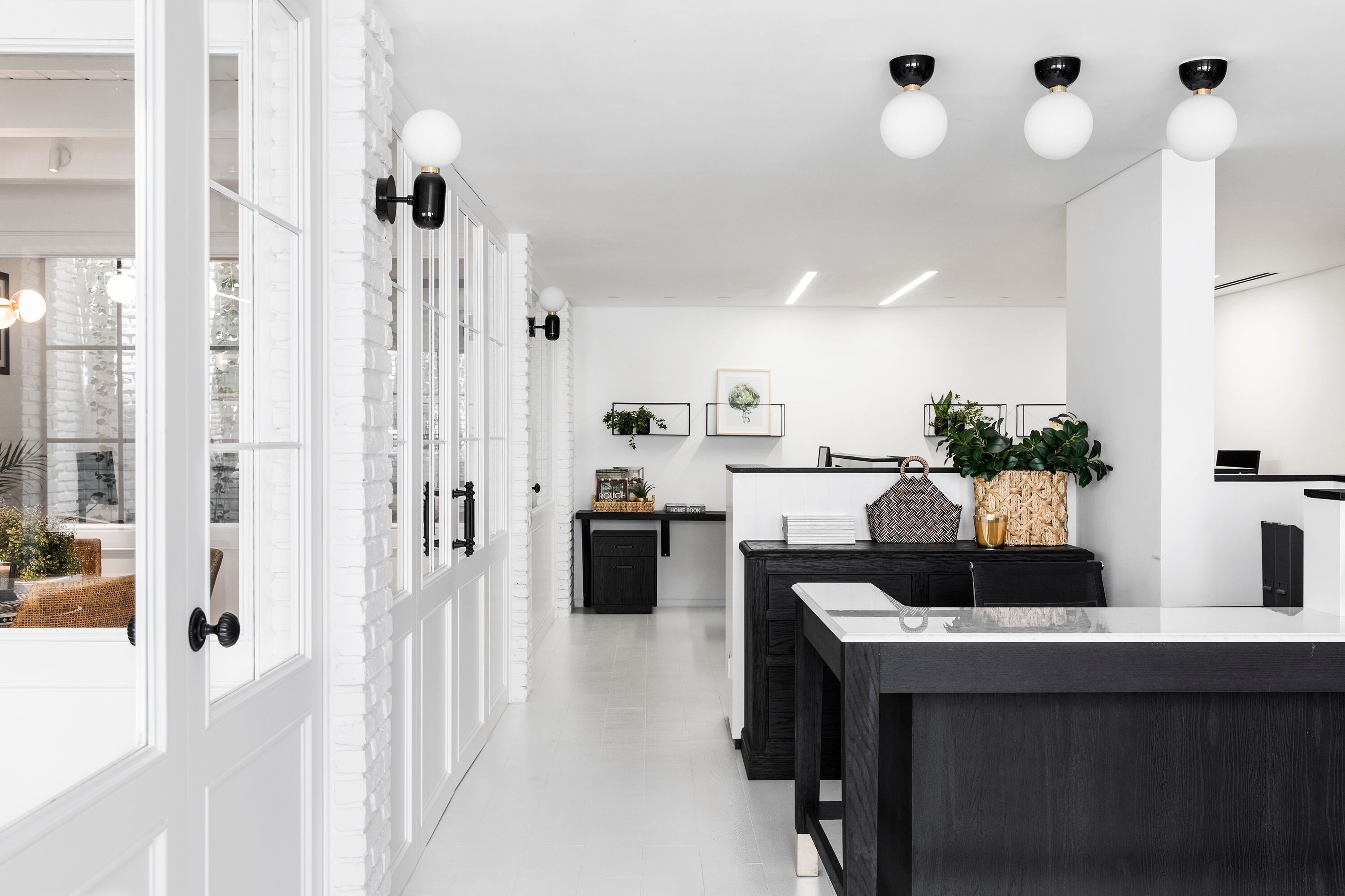 Керамическая и опаловая стеклянная настенная лампа PARACHILNA Aballs ARCH-00125239 - Вид №3