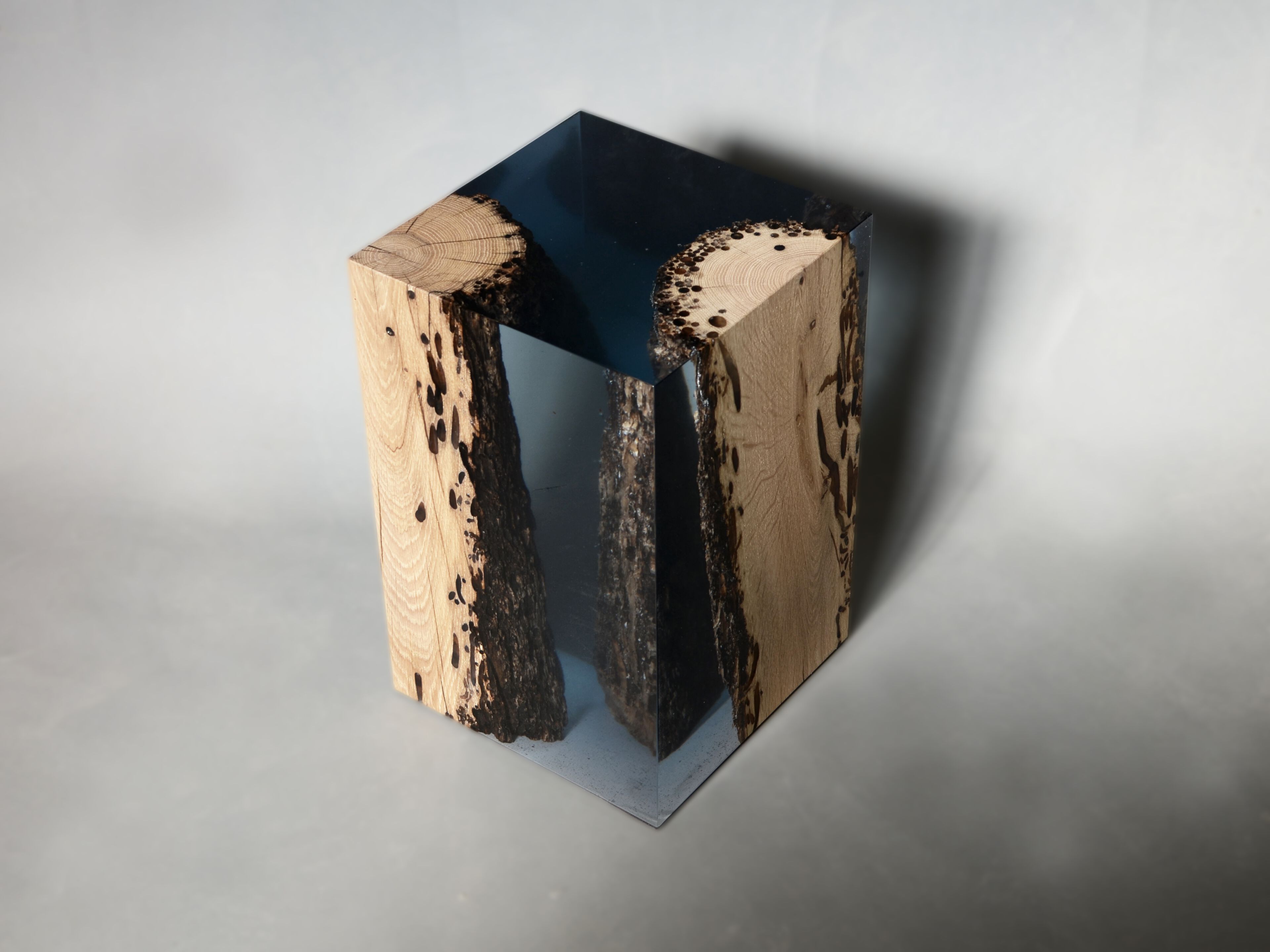 Табурет / журнальный столик из дуба и смолы alcarol Bricola ARCH-00008282 - Вид №1