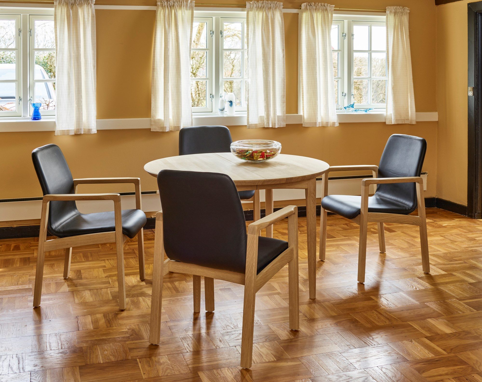 Мягкий стул с подлокотниками Dyrlund 8472ALK ARCH-00104516 - Вид №2