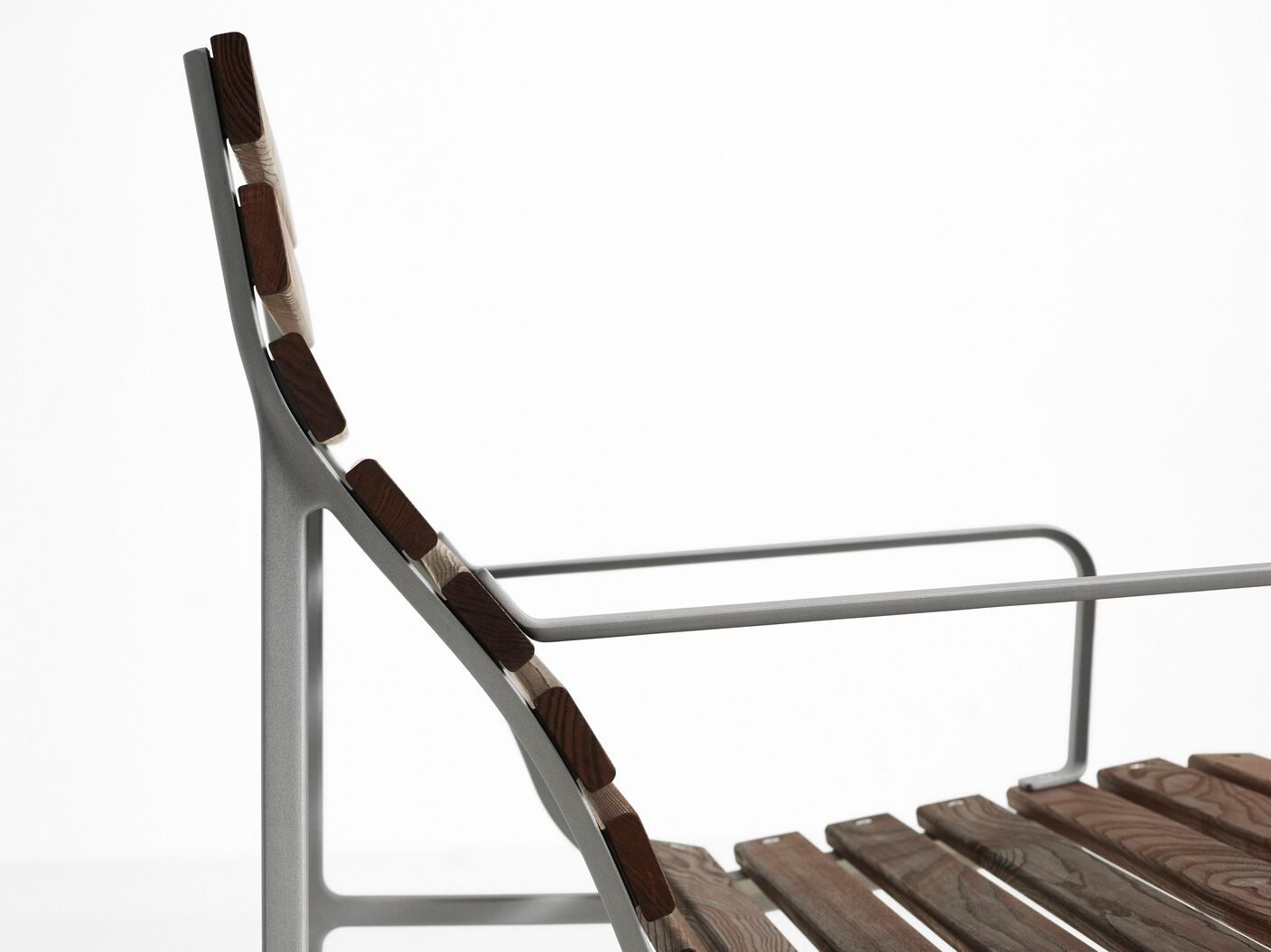 Садовая скамейка из ясеня с подлокотниками и спинкой Hay Траверс ARCH-00083375 - Вид №2