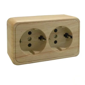 Розетка LK STANDARD, с заземлением со шторками, сосна