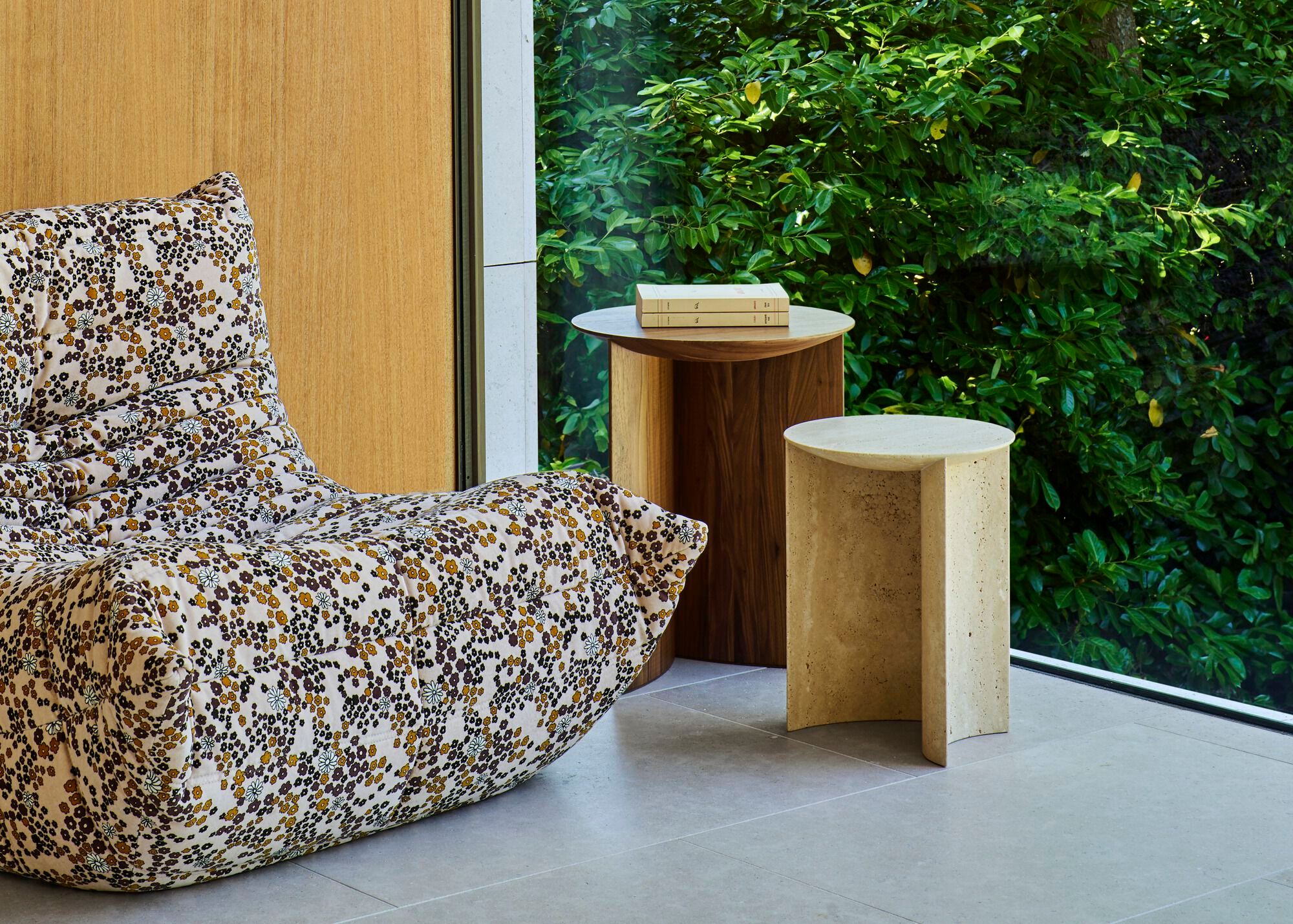 Круглый журнальный столик из грецкого ореха Ligne Roset APUSO & RONDONE ARCH-00089026 - Вид №5