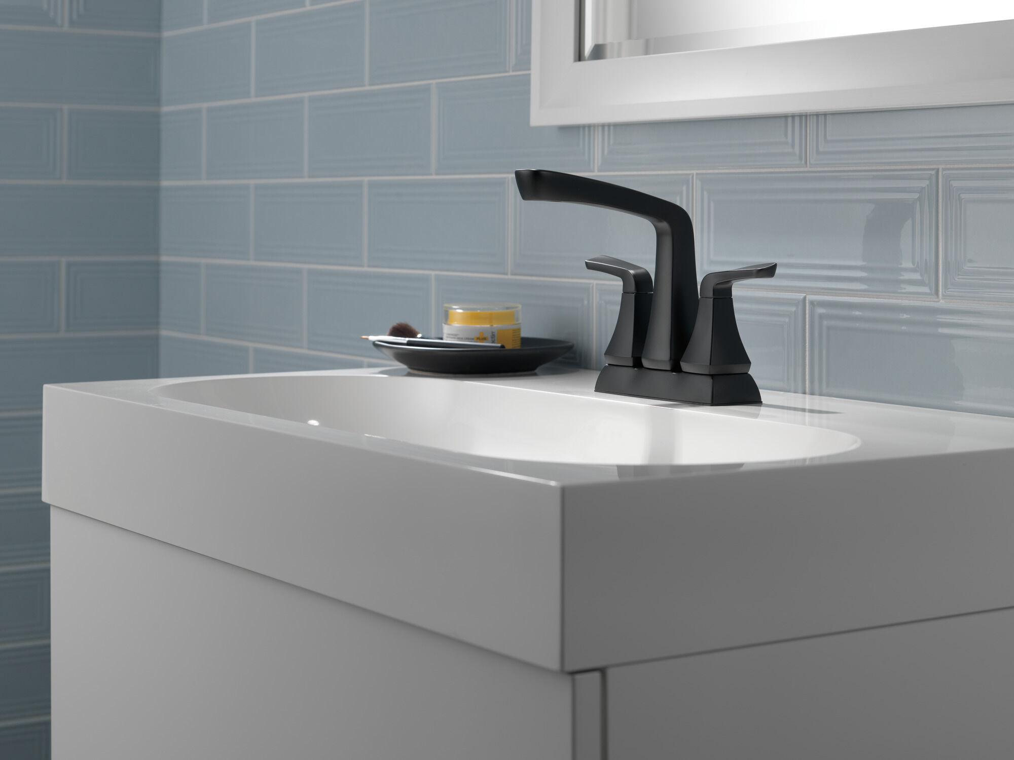 25789LF-BL Смеситель для ванной комнаты с двумя ручками Delta Faucet Vesna Матовый черный  - Вид №3