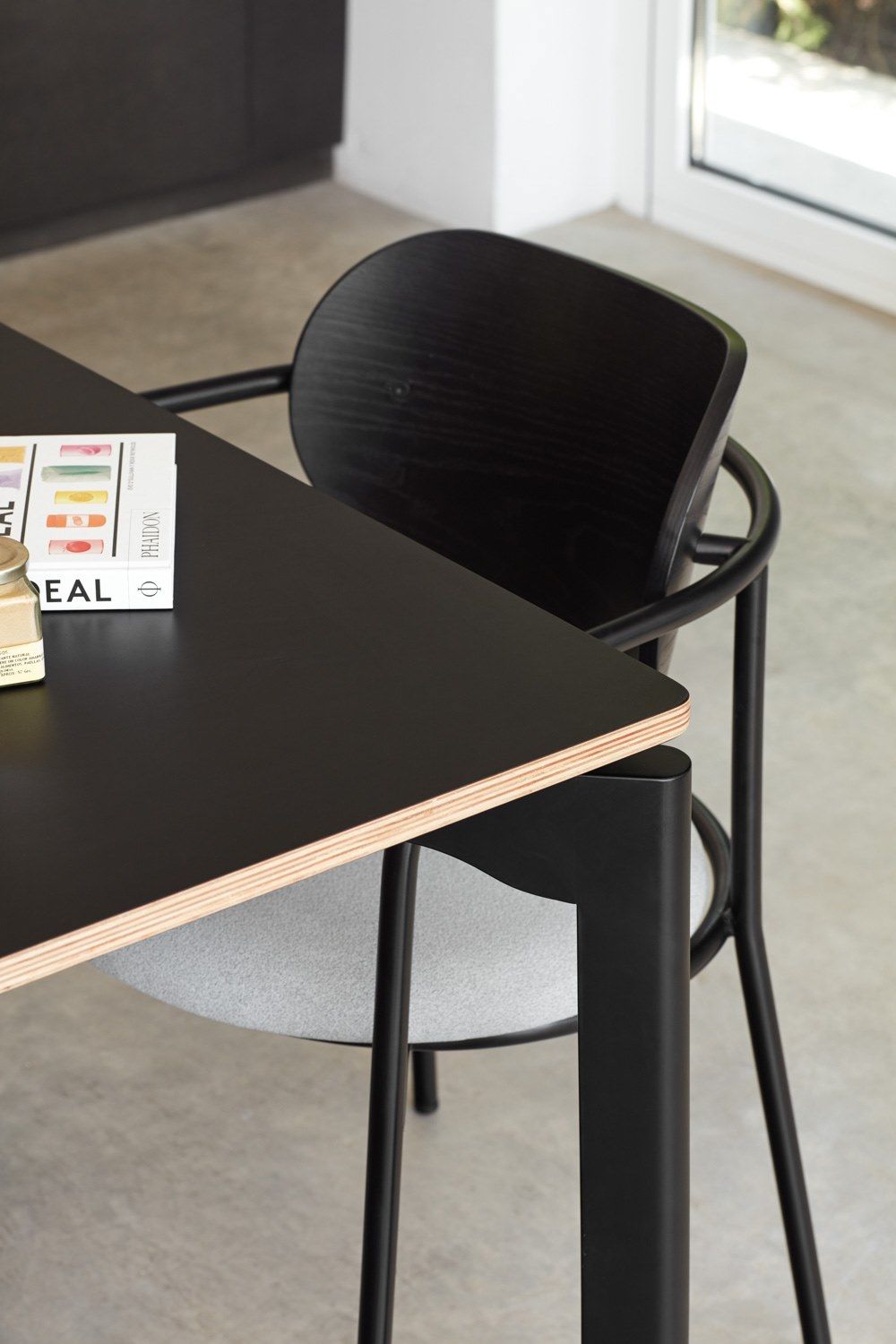 Металлический стул с мягким сиденьем TEULAT Eclipse ARCH-00024919 - Вид №11