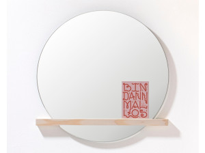 Настенное зеркало для входа