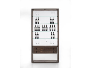 Витрина из массива дерева и планки со стеклянной спинкой